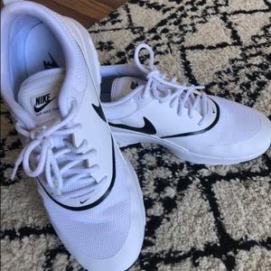Woman’s Nike Sneakers